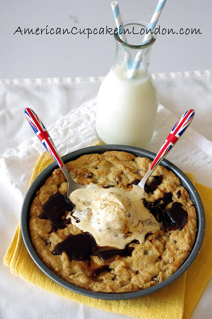 Gooey Salted Caramel Chocolate Chip Cookie Pie