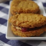 Flourless PB&J Cookiess